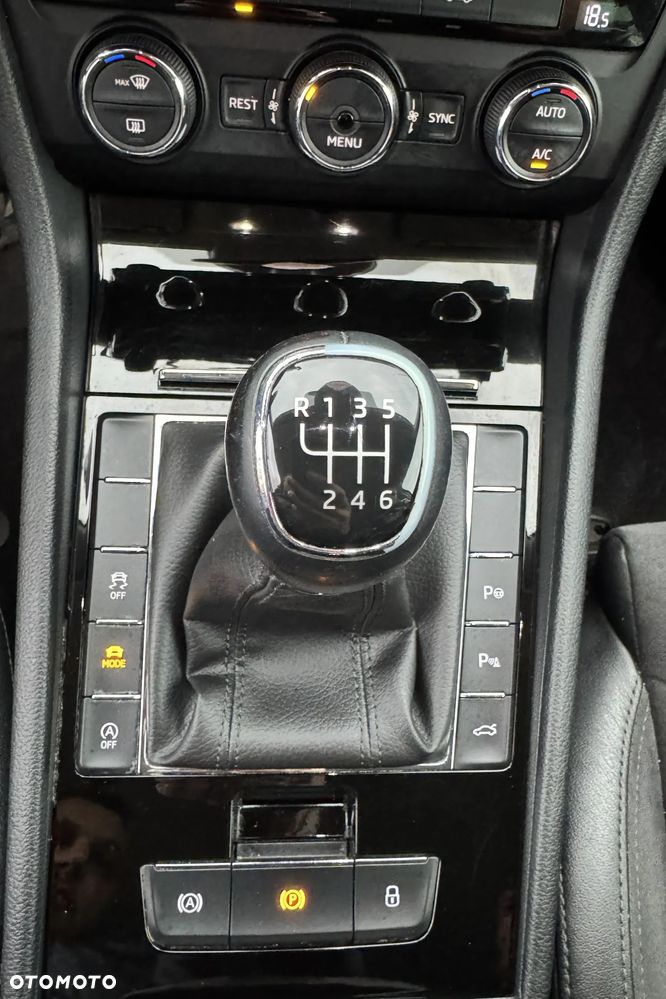 Skoda Superb 2.0 TDI Sportline - 15