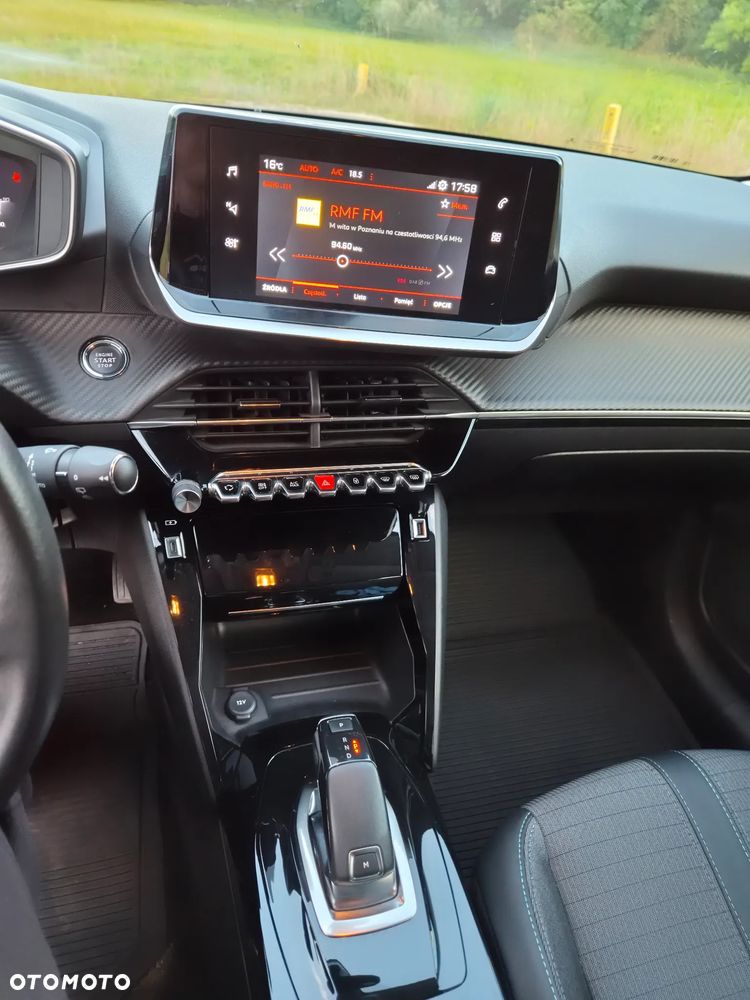 Peugeot 208 - 17