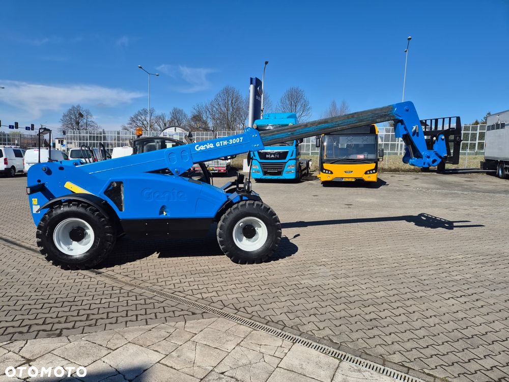 Genie GTH 3007 / 4X4 / NISKIE MOTOGODZINY / WIDŁY + ŁYŻKA / WOM / PO SERWISIE / 1WŁ / MOŻLIWOŚĆ TRANSPORTU - 9