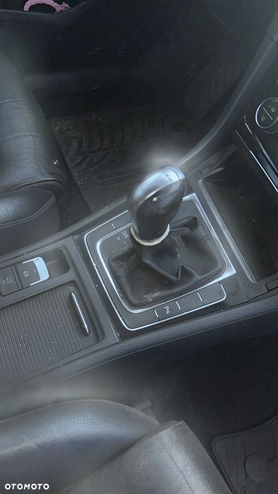 Volkswagen Golf - 6
