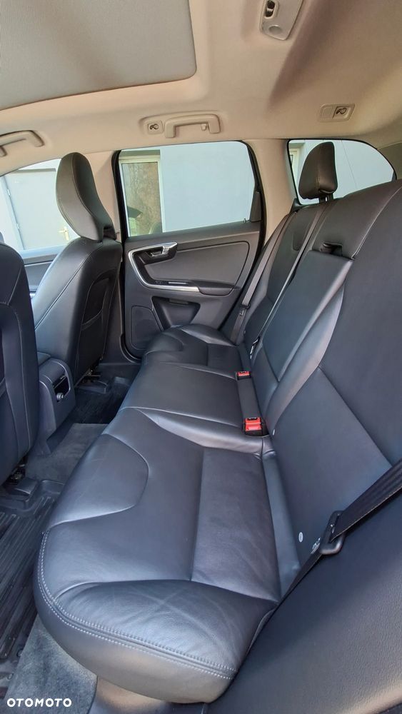 Volvo XC 60 T6 AWD Geartronic Momentum - 11