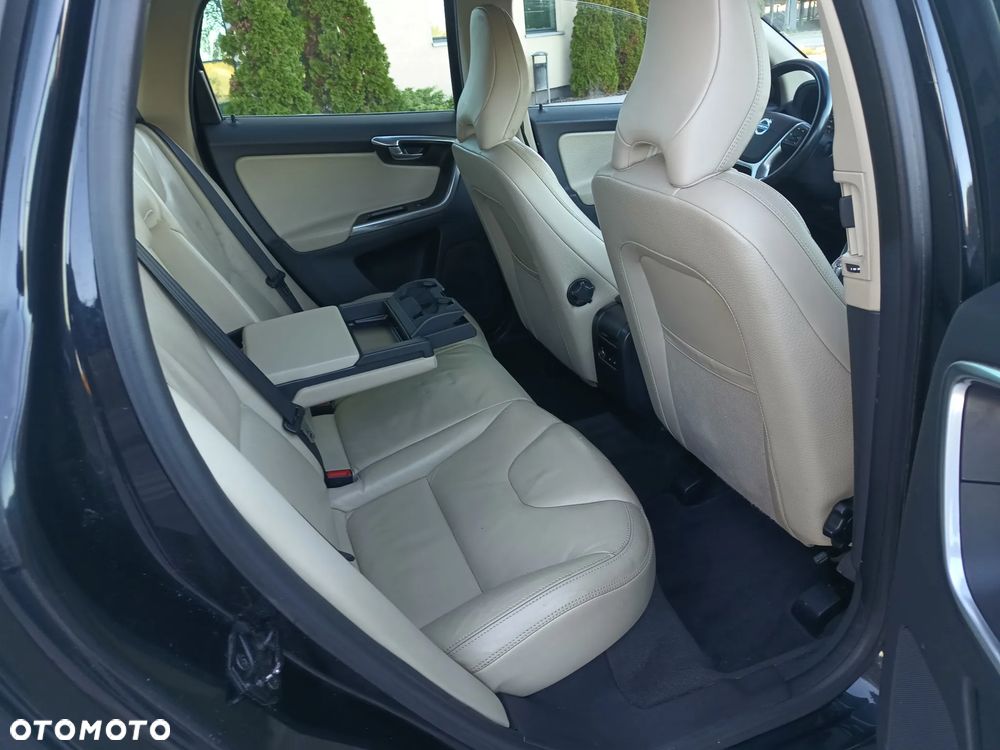 Volvo XC 60 D4 Geartronic Momentum - 11