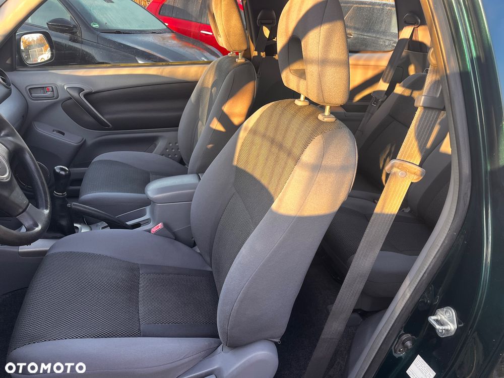 Toyota RAV4 1.8 VVT-i 4x2 - 35