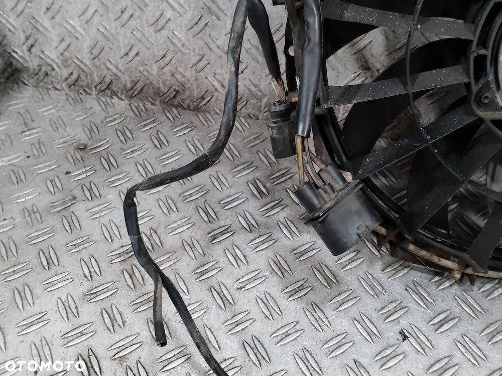 WENTYLATOR CHŁODNICY AUDI A4 B7 8E0121205AE 2.0 - 4