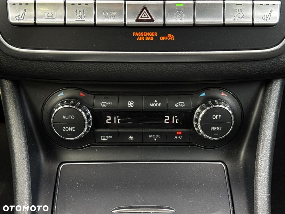Mercedes-Benz GLA - 30
