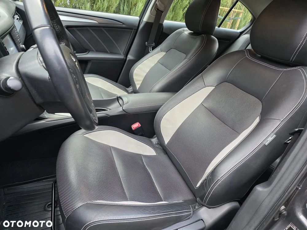 Toyota Avensis 1.8 Premium MS - 17