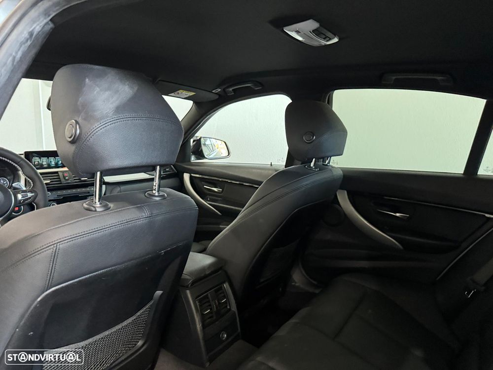 BMW 330 e iPerformance Pack M - 12