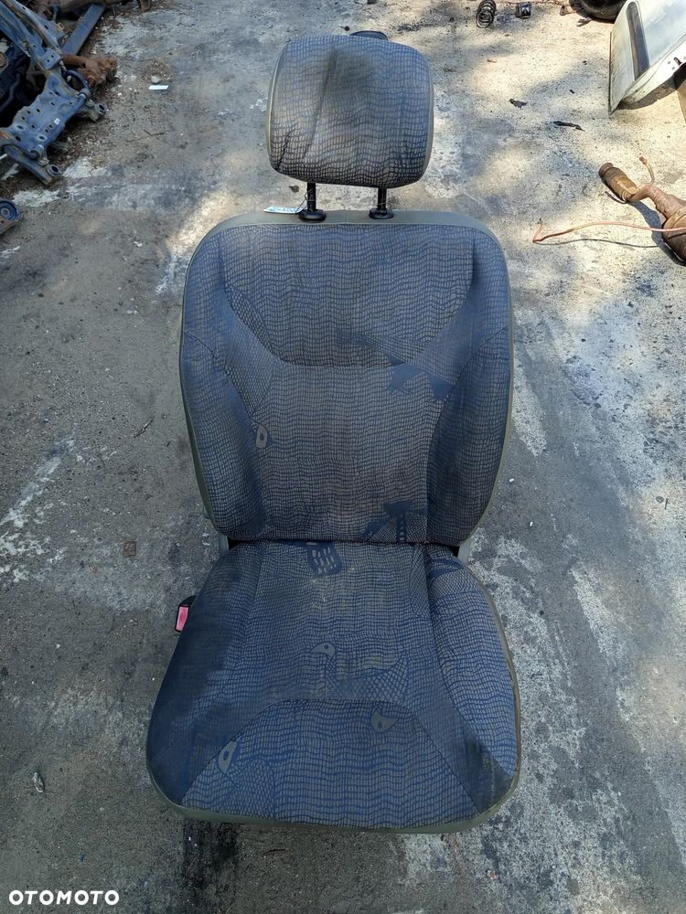 FOTEL KIEROWCY RENAULT TRAFIC VIVARO PRIMASTAR 01-14 - 2
