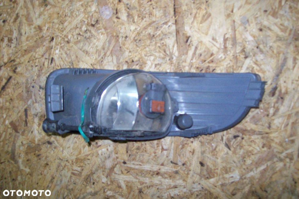LAMPA PRZECIWMGIELNA LEWA SKODA SUPERB II/HALOGIEN - 3