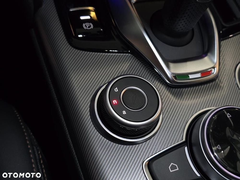 Alfa Romeo Giulia 2.0 Turbo Intensa Q4 - 24