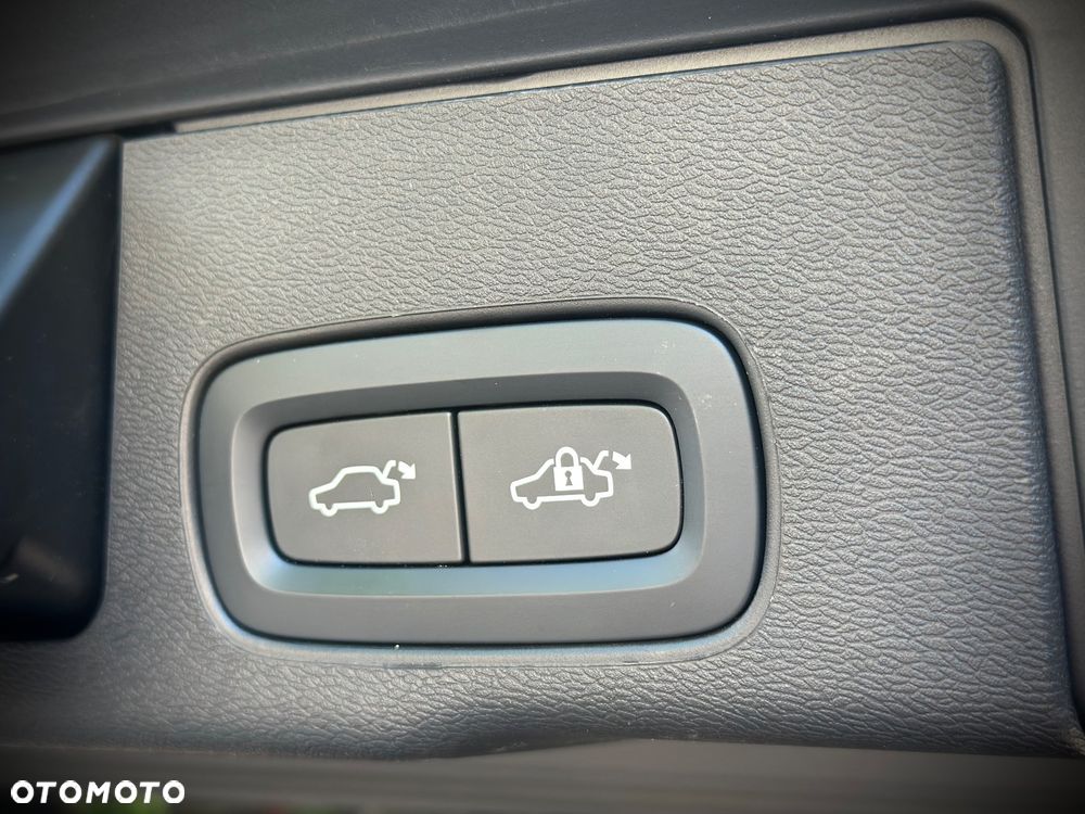 Volvo XC 60 T8 AWD Recharge Ultimate Black Edition - 32