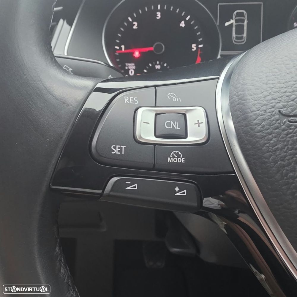 VW Passat 2.0 TDI Confortline - 22