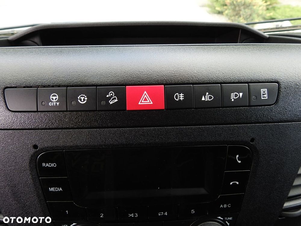 Iveco DAILY 35C14 KONTENER 8 PALET TEMPOMAT KLIMATYZACJA  BLIŹNIACZE KOŁA  140KM - 33