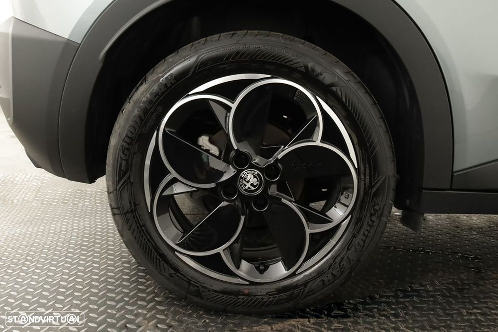 Alfa Romeo Junior Elletrica 50 kWh - 5