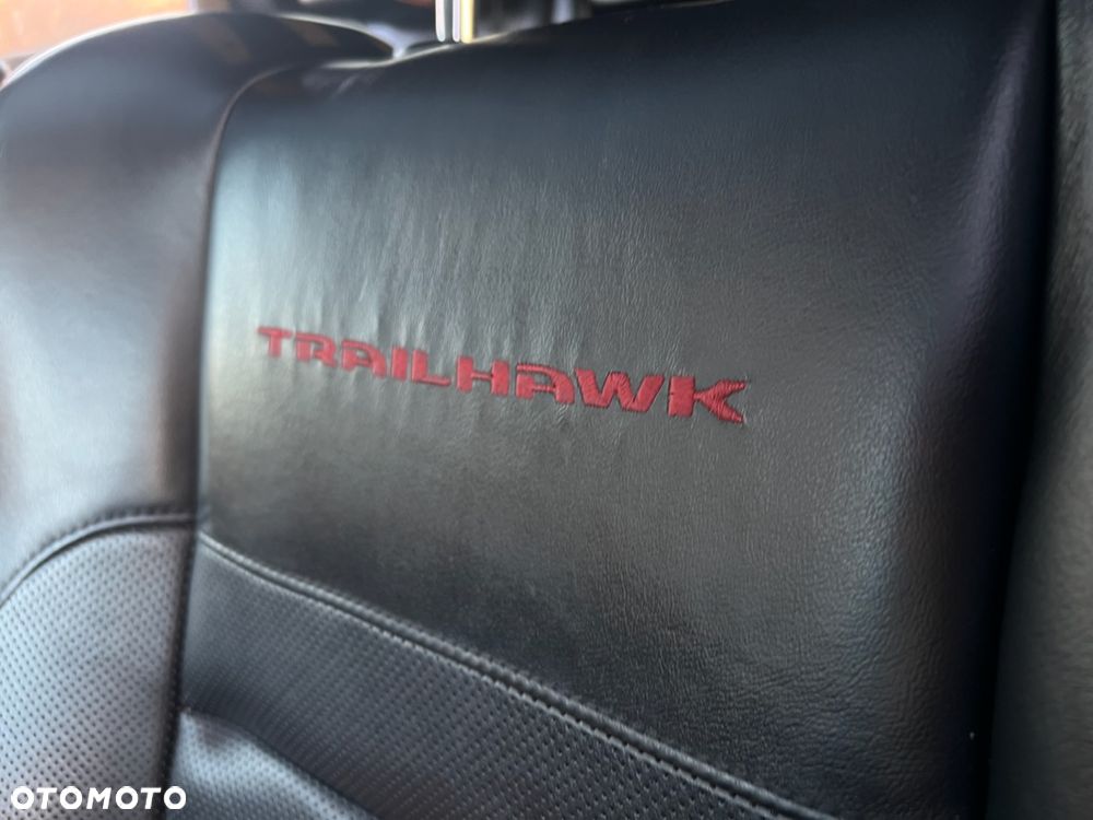 Jeep Grand Cherokee - 32