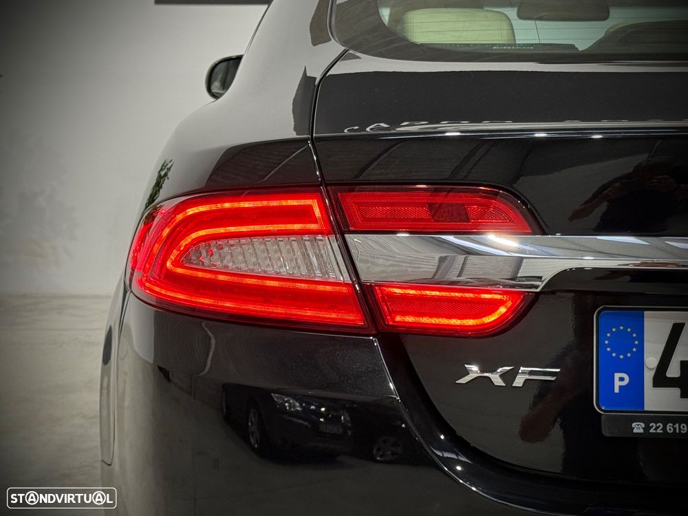 Jaguar XF 2.2 D Premium Luxury - 45