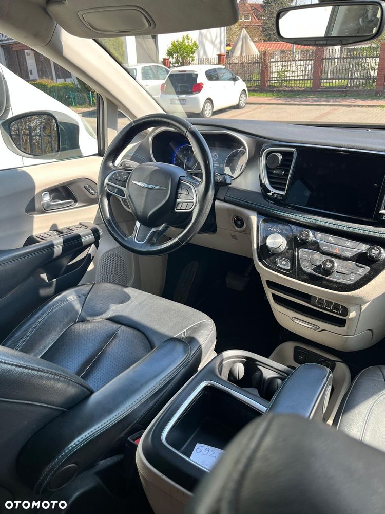 Chrysler Pacifica - 6