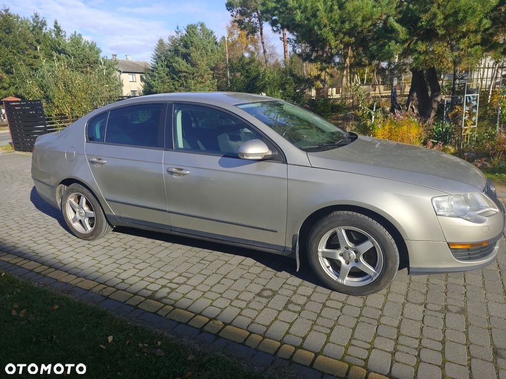 Volkswagen Passat - 4