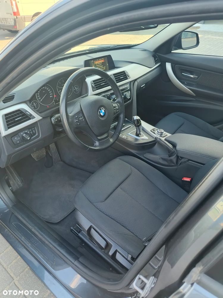 BMW Seria 3 318d - 14