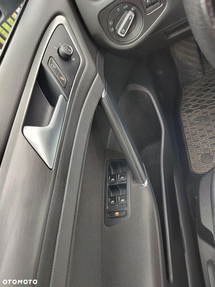 Volkswagen Golf 1.6 TDI DPF Comfortline - 12