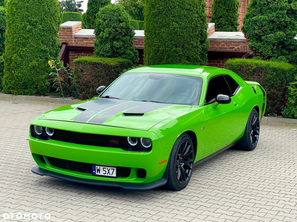 Dodge Challenger - 11