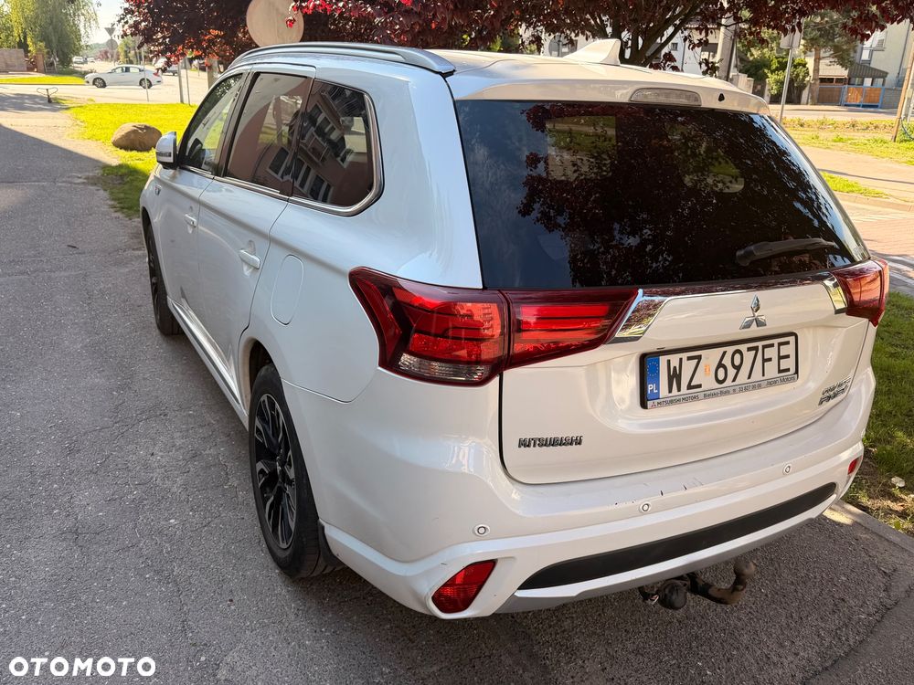 Mitsubishi Outlander 2.0 Instyle Navi 4WD CVT - 11
