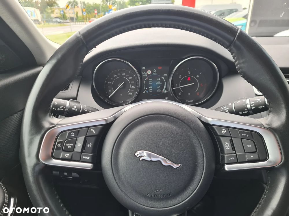 Jaguar E-Pace 2.0 i4D AWD R-Dynamic - 14