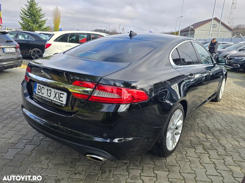 Jaguar XF 2.2D Portfolio - 4