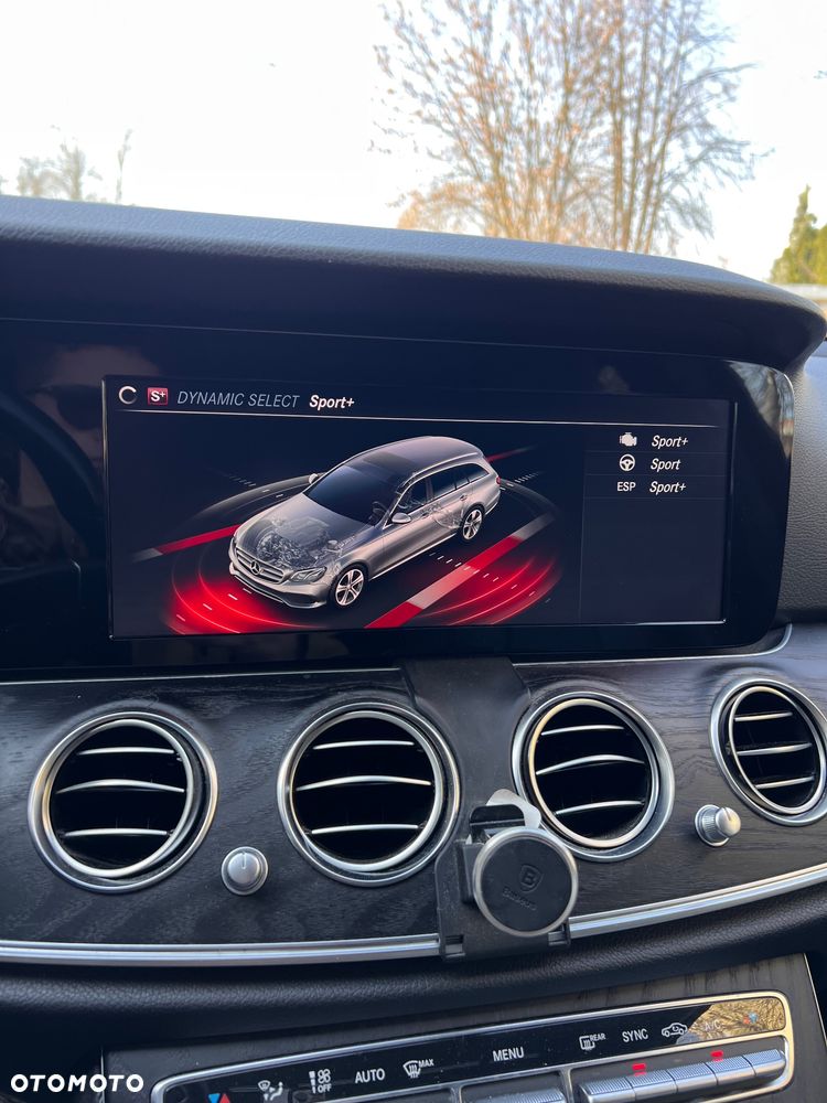 Mercedes-Benz Klasa E 220 d 4-Matic 9G-TRONIC - 30