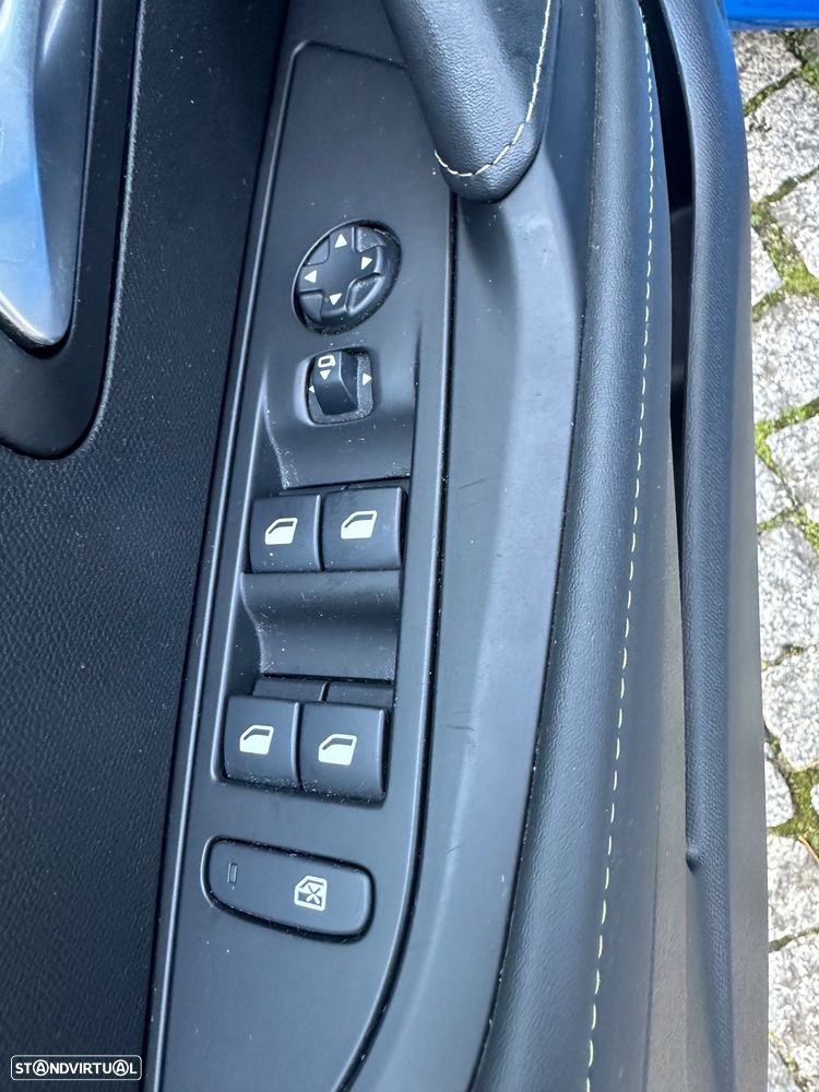 Peugeot e-208 GT - 23