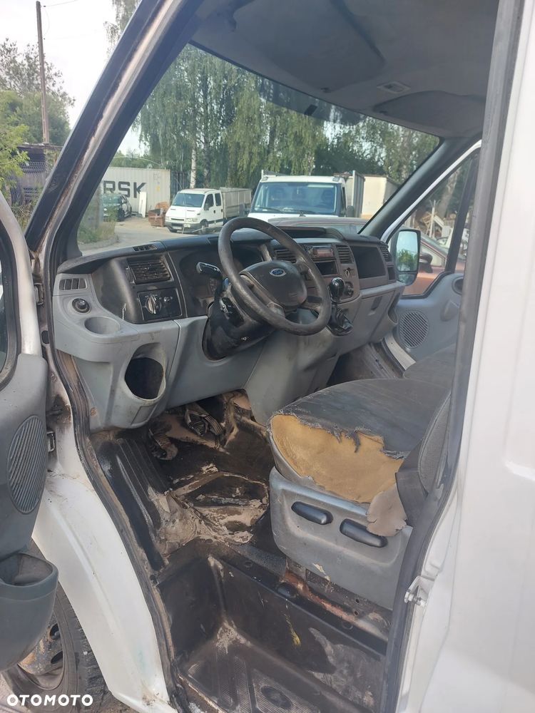 Ford Transit - 12