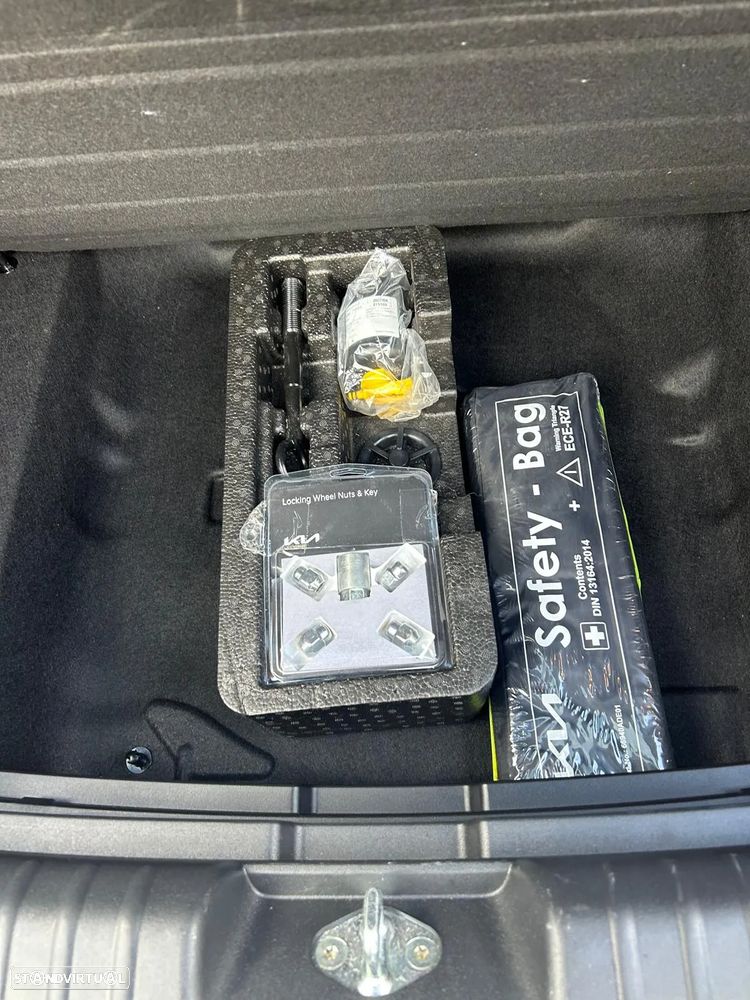 Kia Niro EV 64kWh Drive - 12