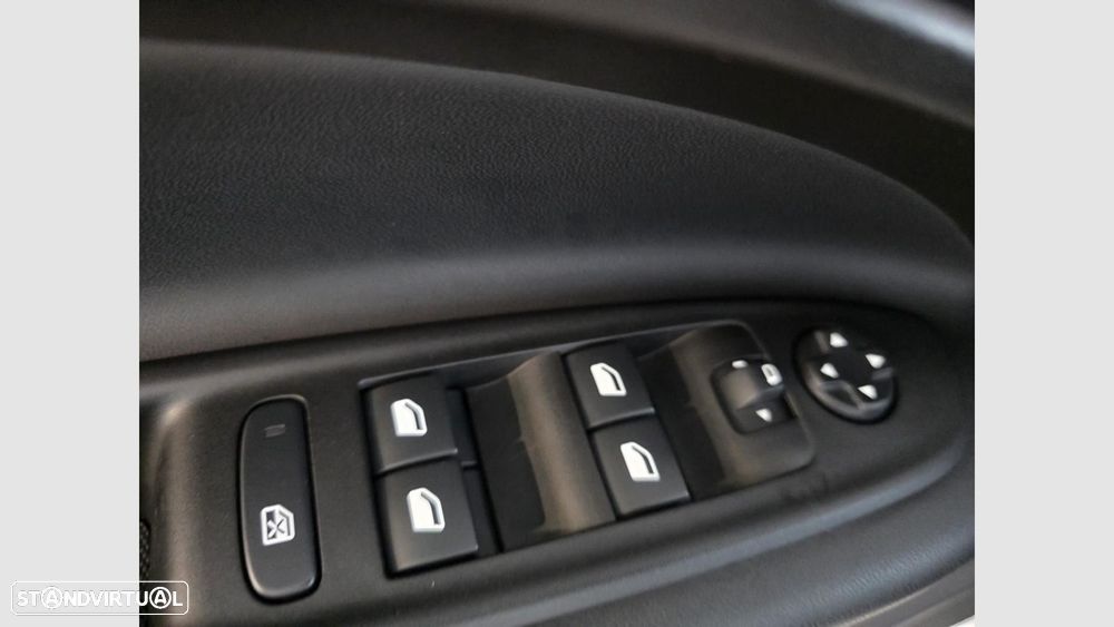 Jeep Avenger 1.2 GSE T3 Altitude - 12