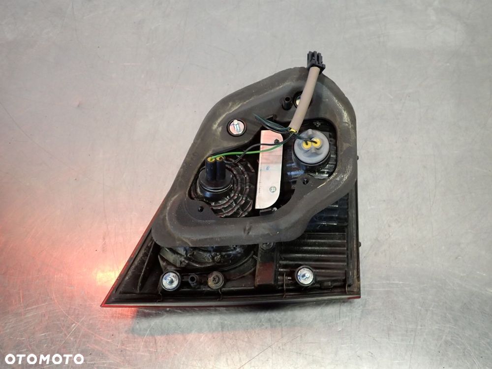 LAMPA PRAWA TYLNA W KLAPIE CHEVROLET CRUZE I LIFT KOMBI - 4