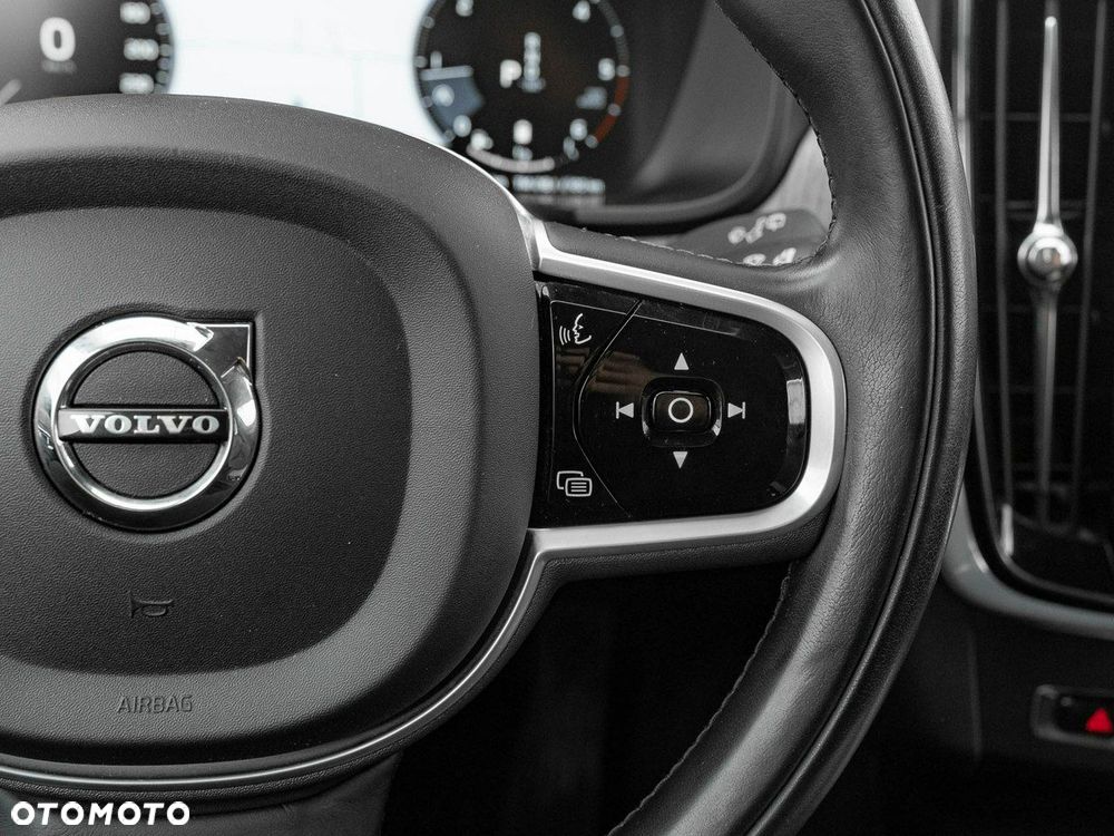 Volvo V90 Cross Country - 18