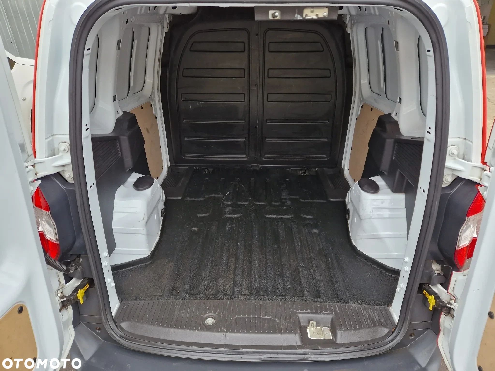 Ford TRANSIT COURIER - 1