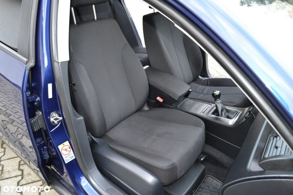 Volkswagen Passat - 32