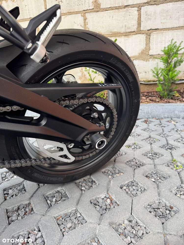 Triumph Street Triple - 25