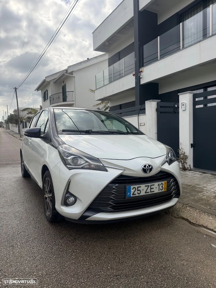 Toyota Yaris 1.0 VVT-i 20 Anos - 1