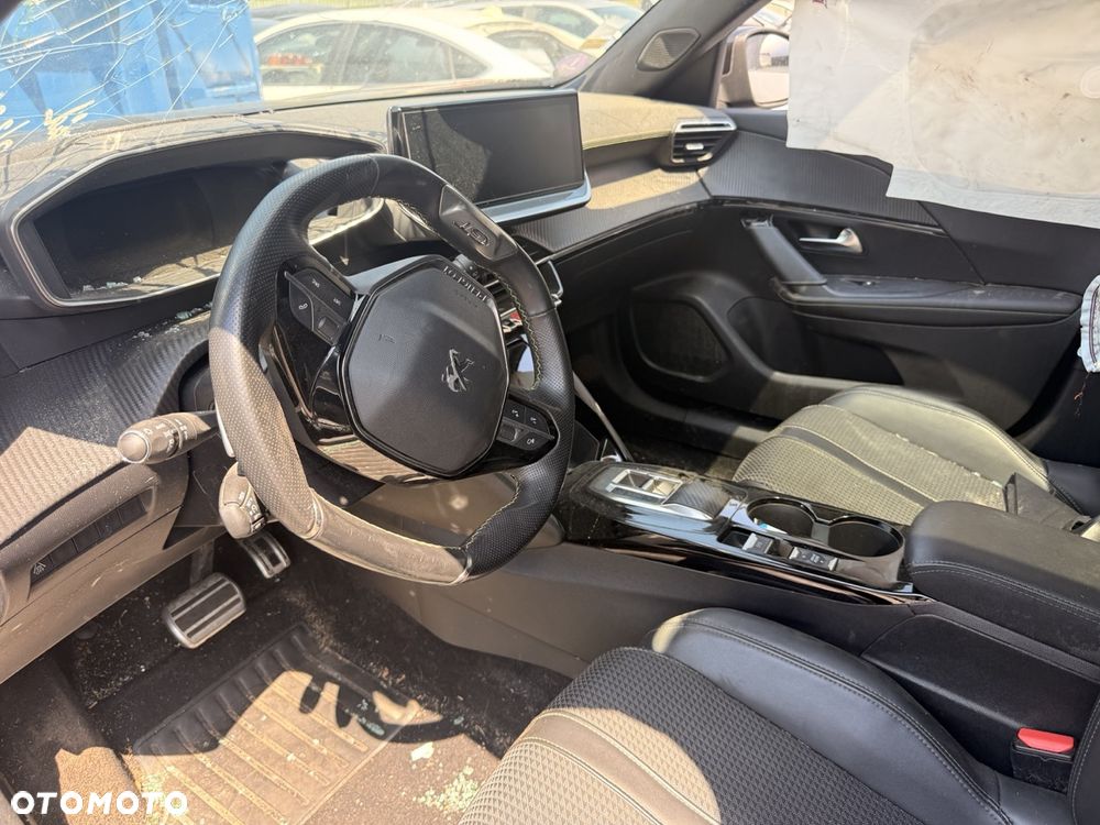 Peugeot 2008 PureTech 130 EAT8 GT - 6