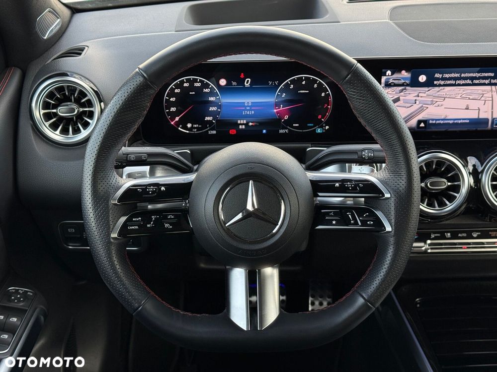 Mercedes-Benz GLB 200 AMG Line 7G-DCT - 17
