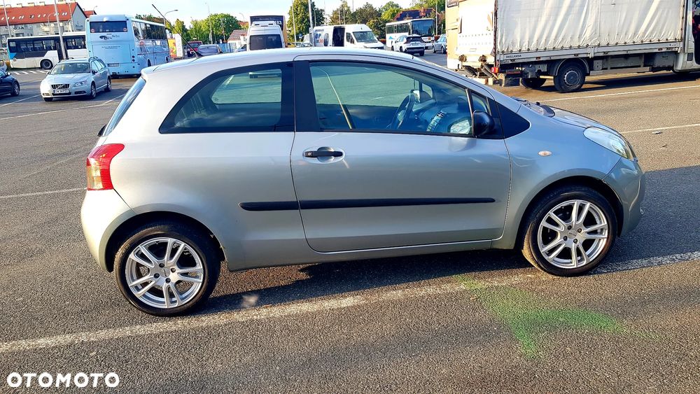 Toyota Yaris 1.0 Luna A/C - 11