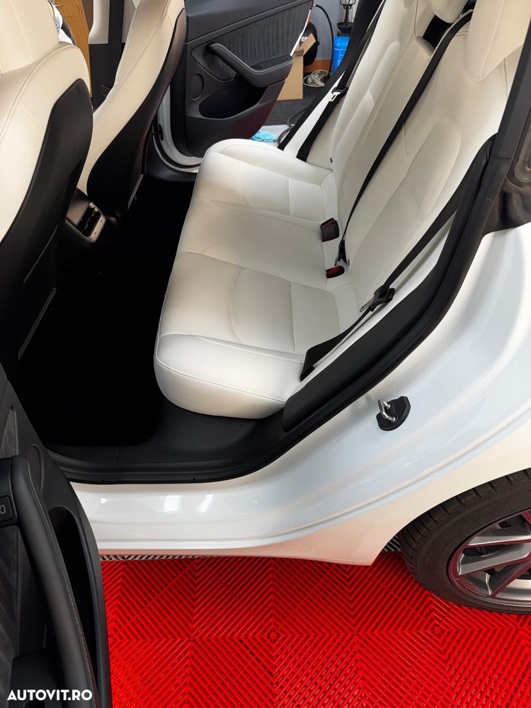 Tesla Model 3 - 8