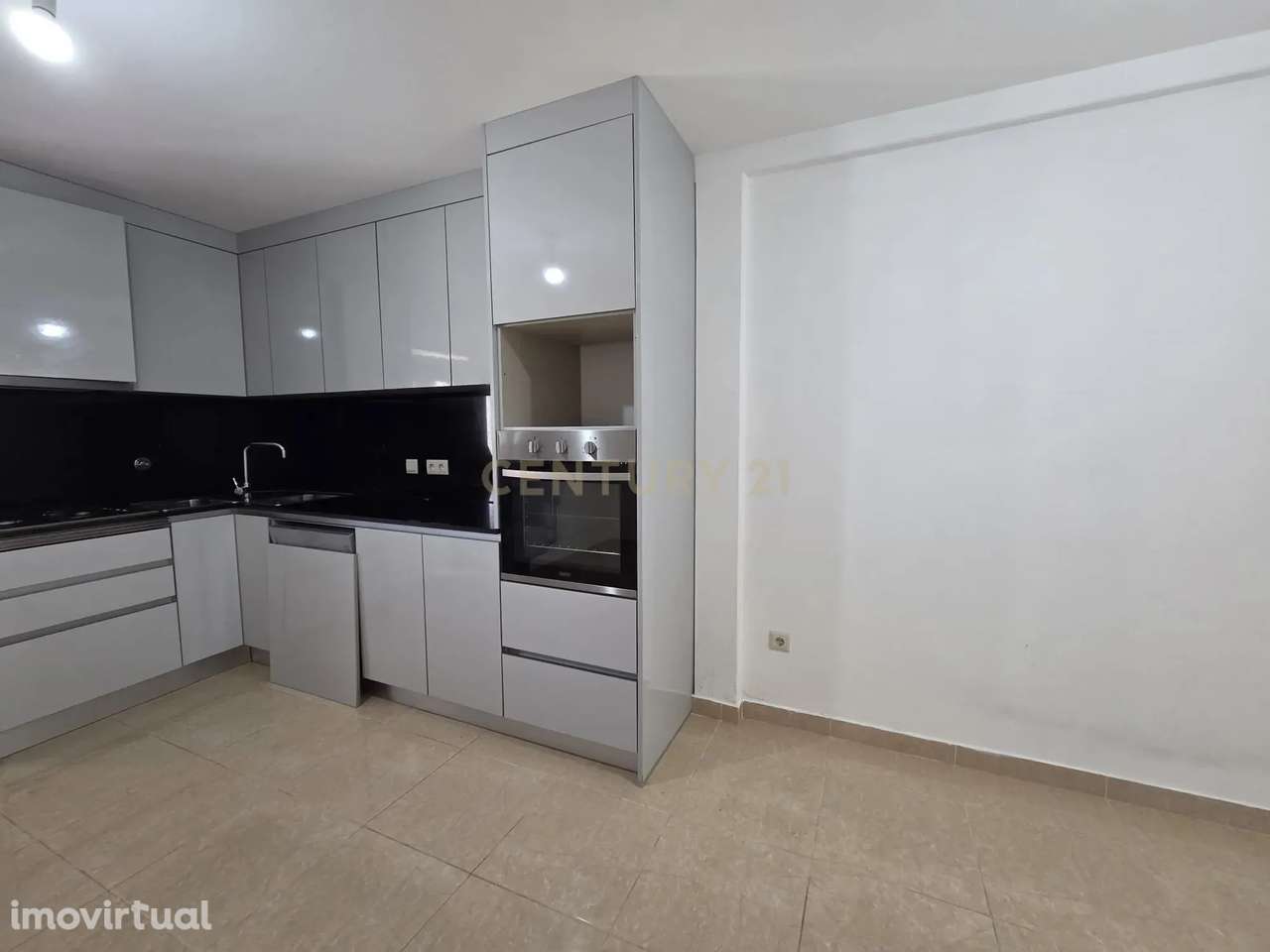Moradia T2 || Renovada || Soure - Grande imagem: 3/18
