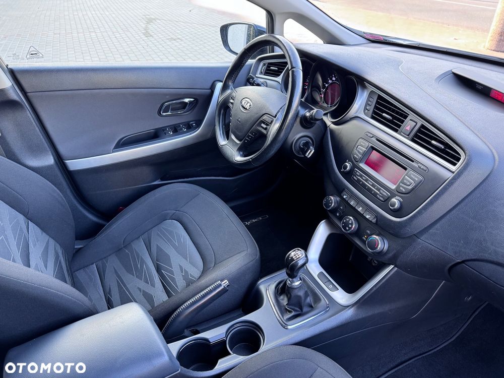 Kia Ceed 1.6 GDI ISG Dream-Team Edition - 31