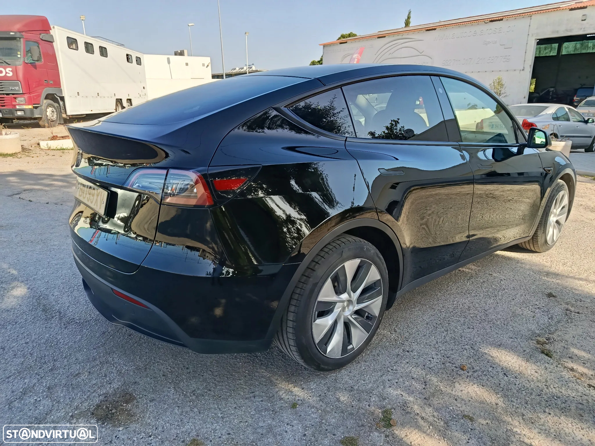 Tesla Model Y RWD - 11