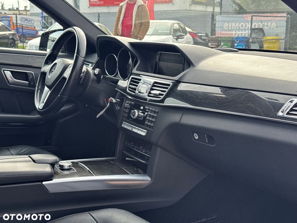 Mercedes-Benz Klasa E 350 BlueTEC 4Matic 7G-TRONIC - 28