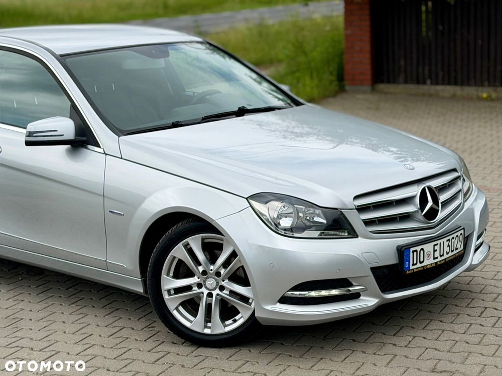 Mercedes-Benz Klasa C 180 CGI Automatik BlueEFFICIENCY Avantgarde - 39