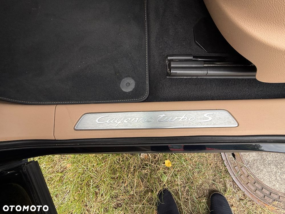 Porsche Cayenne Coupe Turbo S E-Hybrid - 23