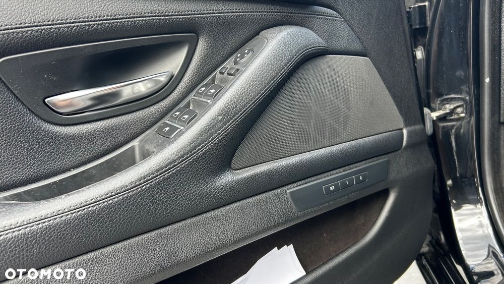 BMW Seria 5 525d xDrive Luxury Line - 18